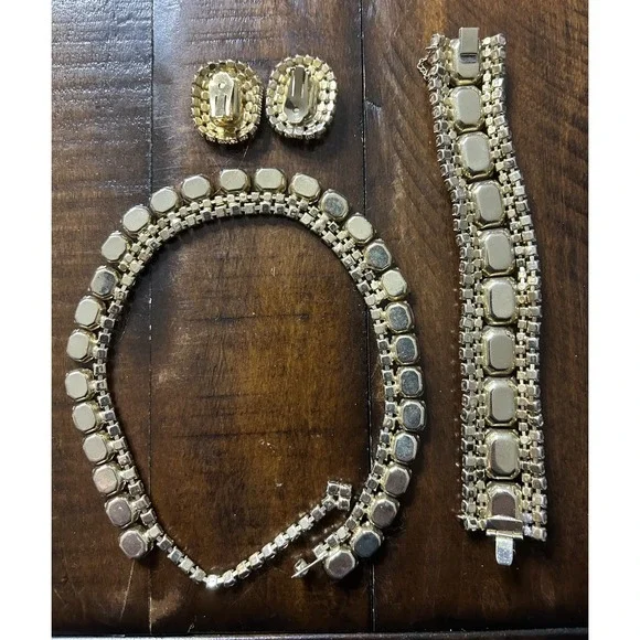 D&E Juliana? Pink Rhinestone Moonglow Cabochon Set Necklace Bracelet Earrings - Picture 5 of 8